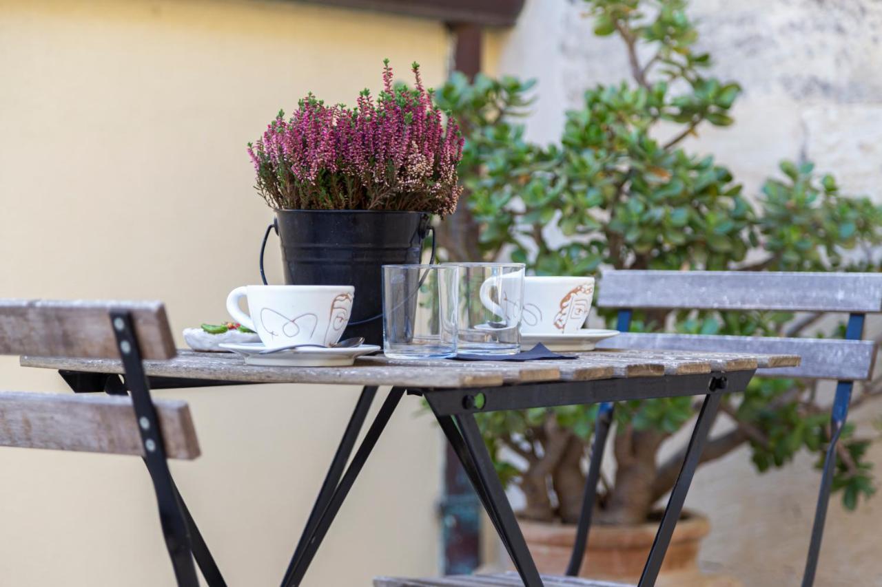 レッチェ Casa Mamma Elvira Bed & Breakfast エクステリア 写真